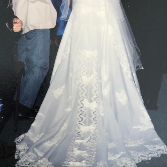 Vintage 1991 Wedding Dress, Veil and Train - Picture 3 of 6